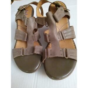 INDIGO by CLARKS Women's Size 8 Brown Leather Wedges Open Toe Sandals. Casual